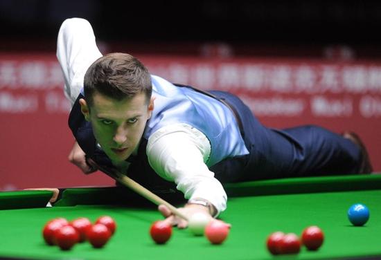 球员多名受 球员多名受